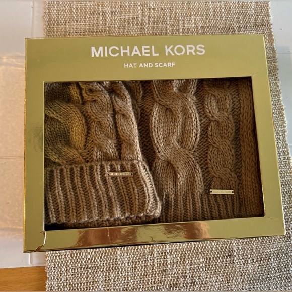 Michael Kors Cable Knit Hat & Scarf - Picture 1 of 3